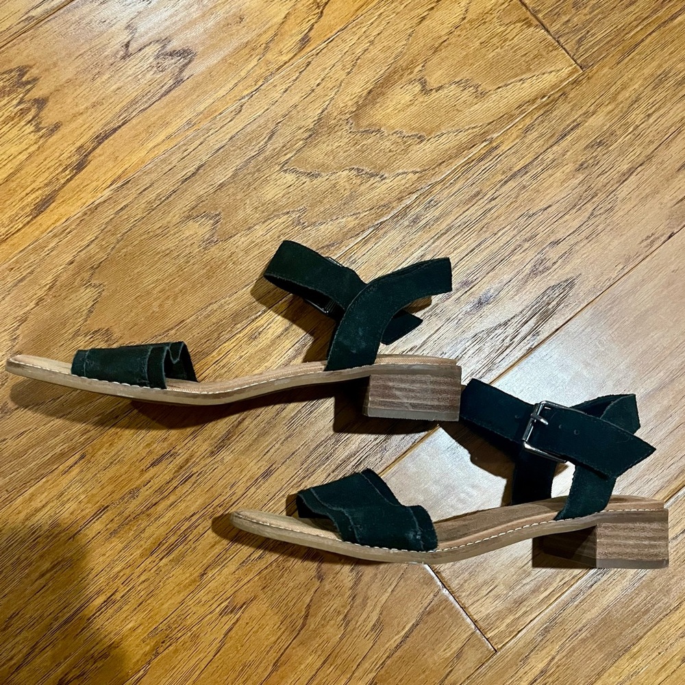 Toms 71/2 sandal